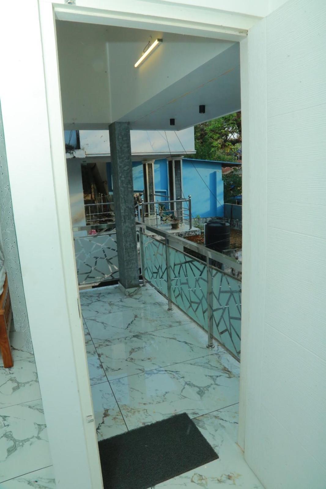 Azure Home Stay Kochi Buitenkant foto
